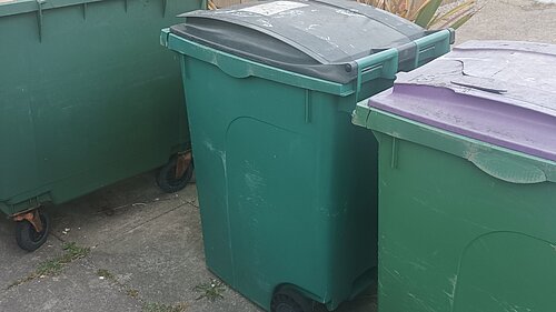Large waste bins / wheely bins / recycling bin
